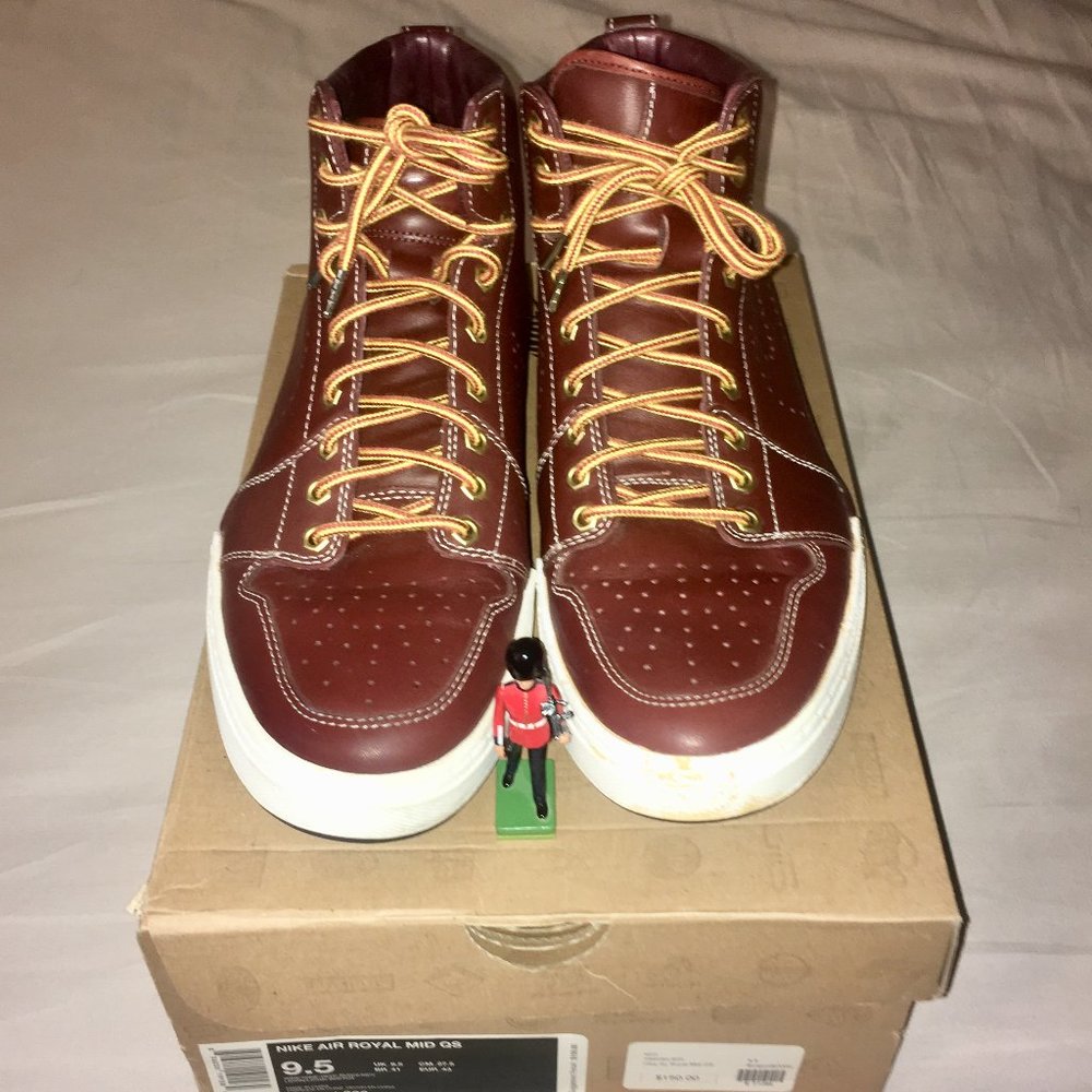 RARE Nike Air Royal Mid QS Sneaker Men's Size 9.5 from 2010!